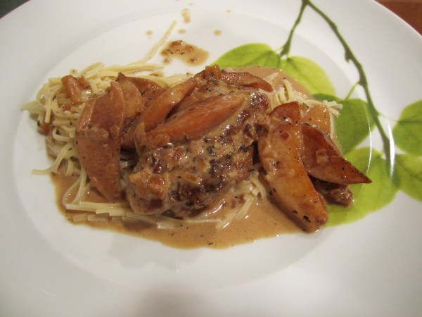 Pork with apples and cream 014